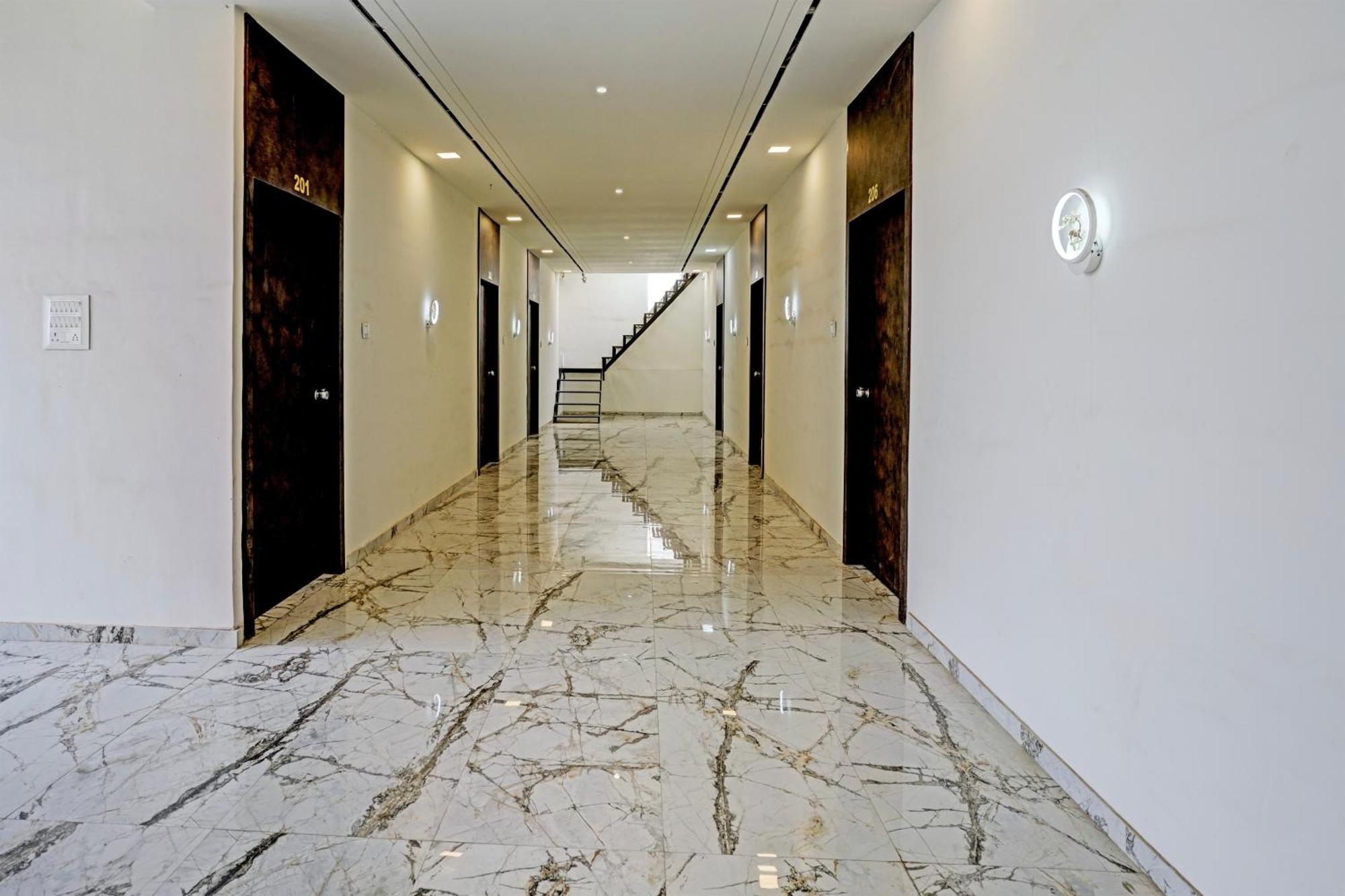 Hotel O White Palace Hotel Rajkot Exterior foto